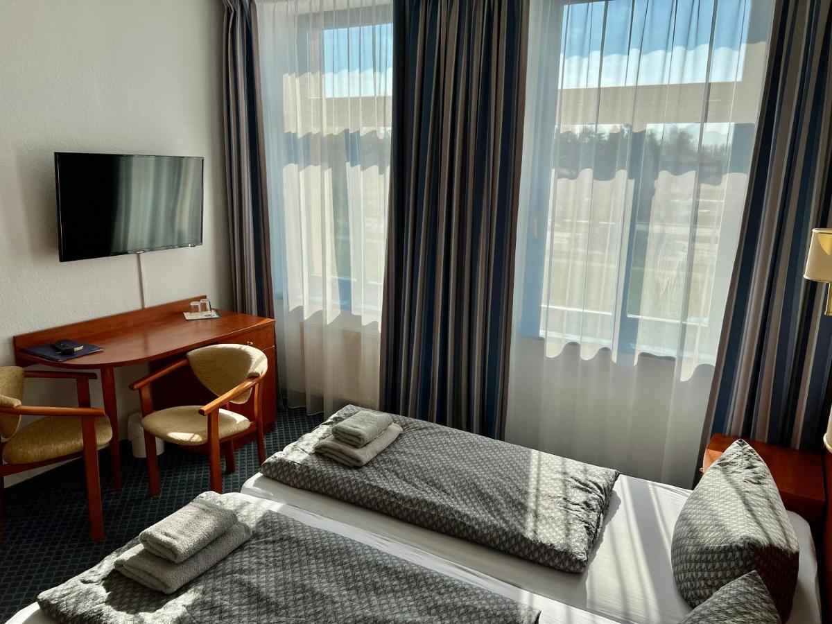 Hotel-Pension "Petridamm" Rostock Exterior photo